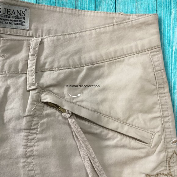 GUESS Shorts with Embroidery and Zip Pockets. Cream - Size 28 - Picture 4 of 4